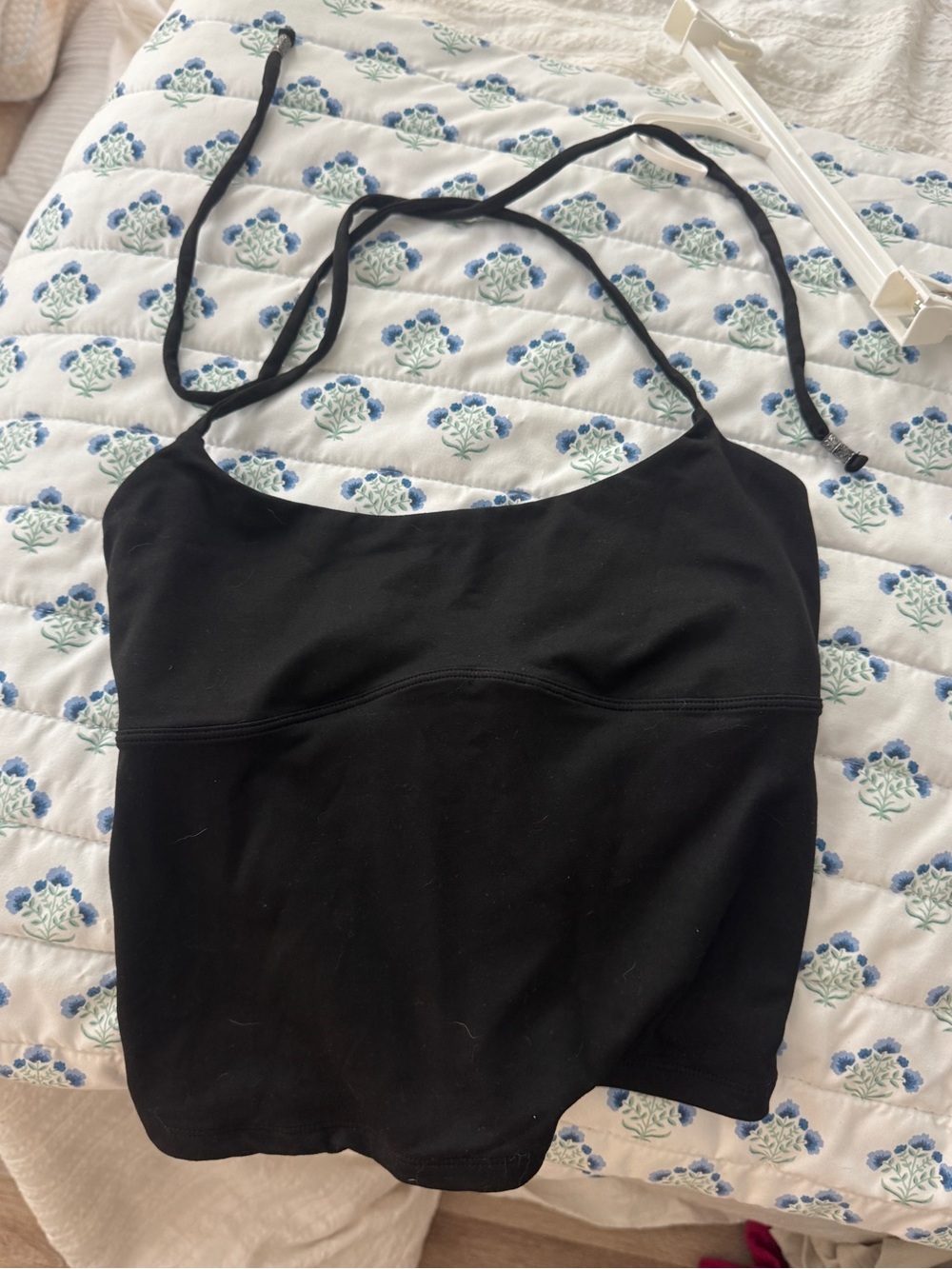 ReoRia Black Cropped Halter Tank Top
